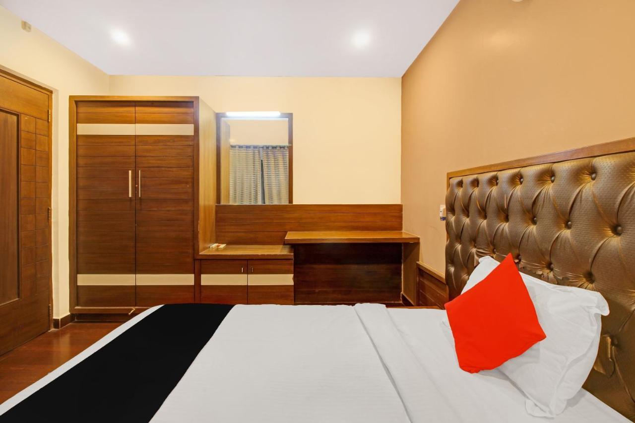 Collection O 82357 Hotel Surabhi Pride Trimulgherry Dış mekan fotoğraf
