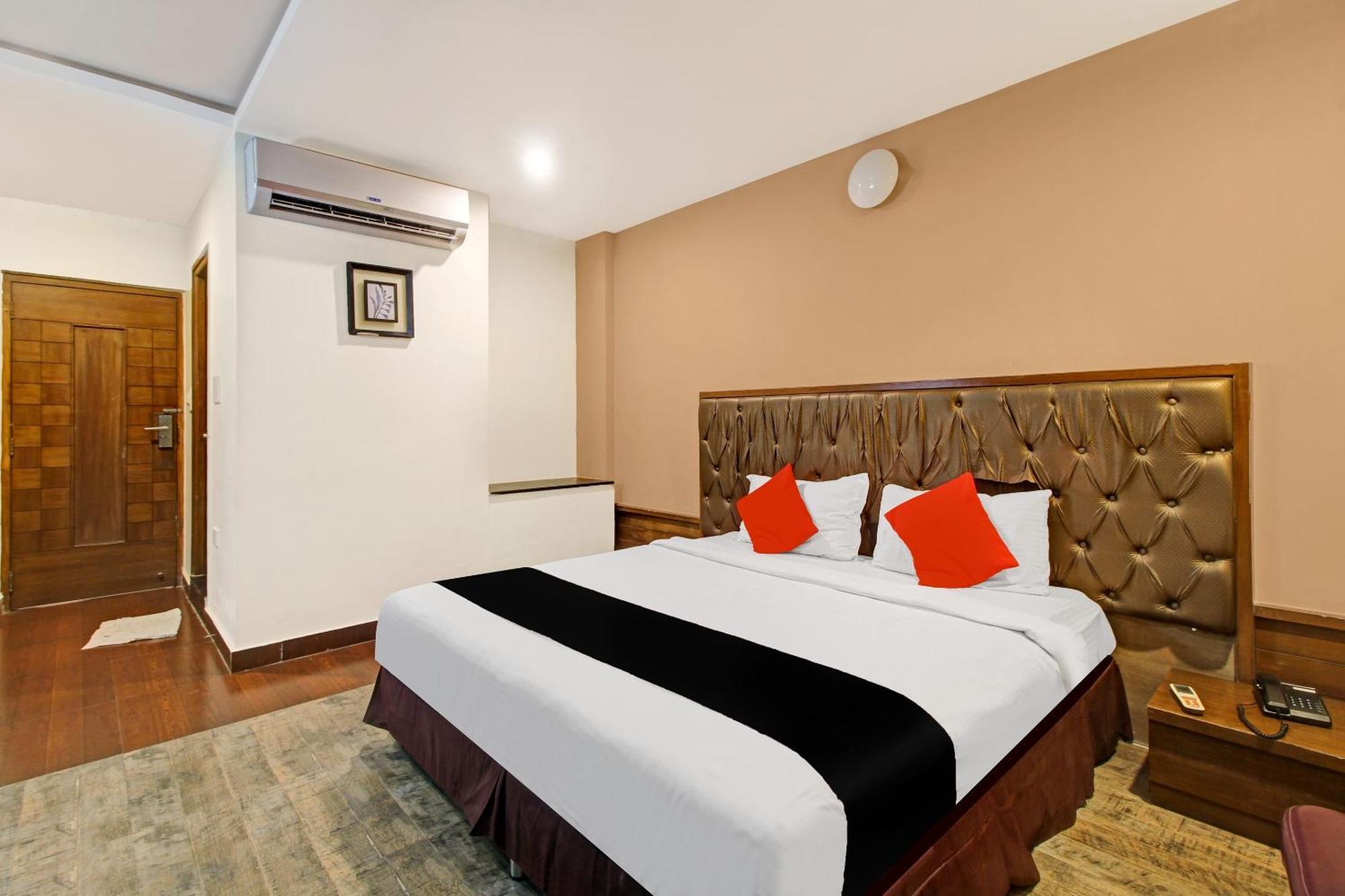 Collection O 82357 Hotel Surabhi Pride Trimulgherry Dış mekan fotoğraf