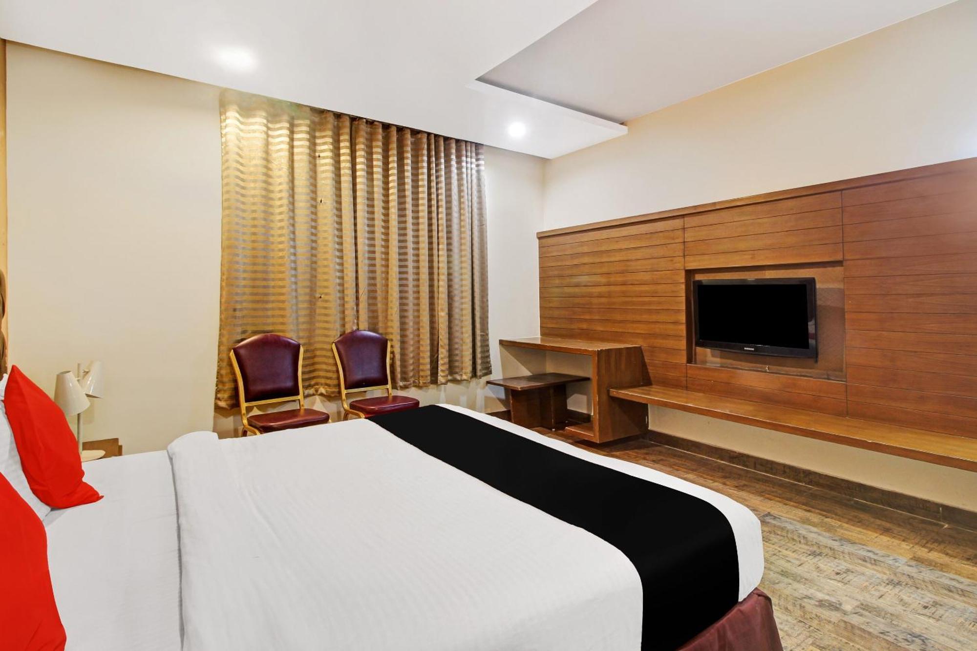 Collection O 82357 Hotel Surabhi Pride Trimulgherry Dış mekan fotoğraf