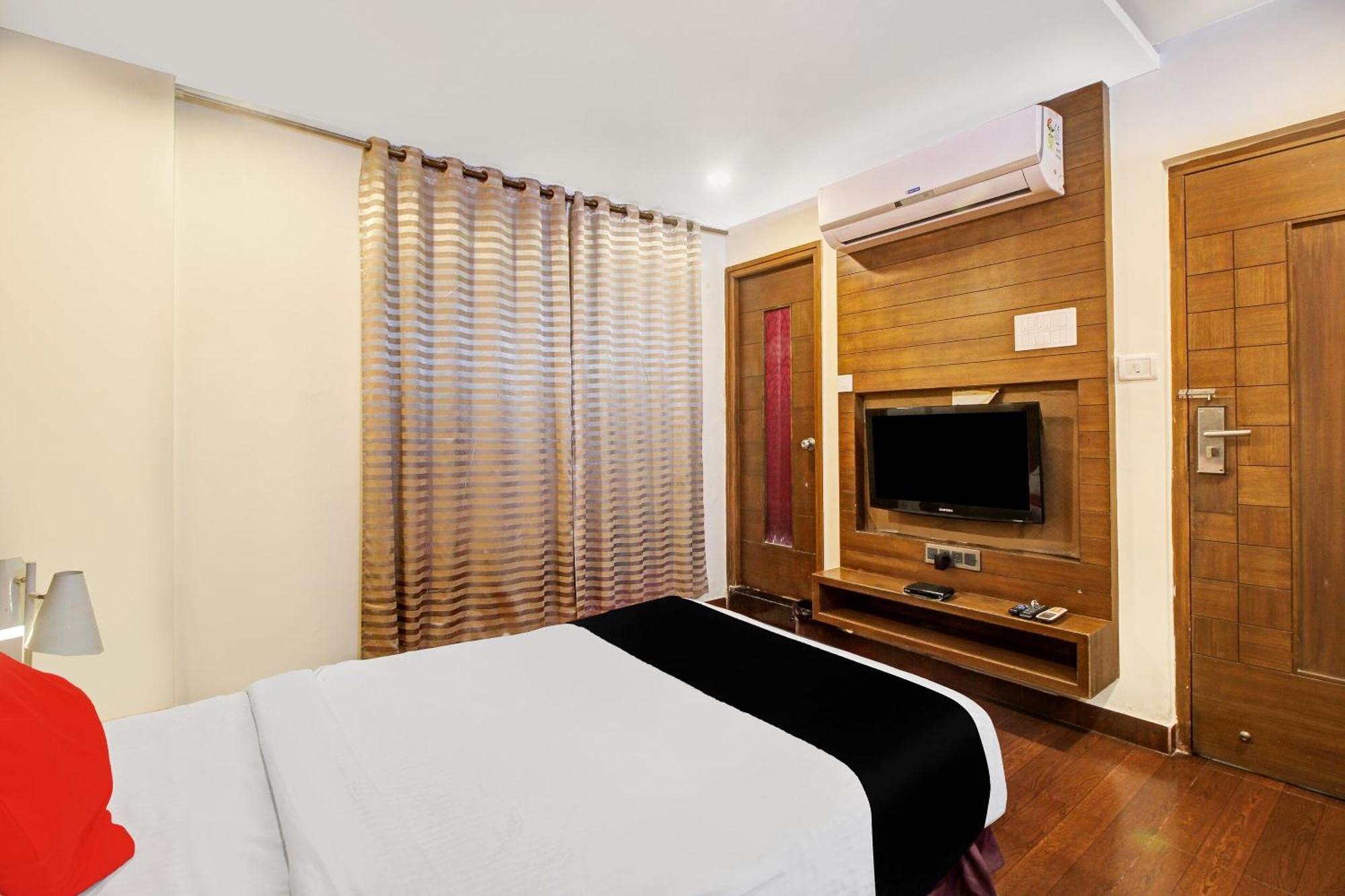 Collection O 82357 Hotel Surabhi Pride Trimulgherry Dış mekan fotoğraf